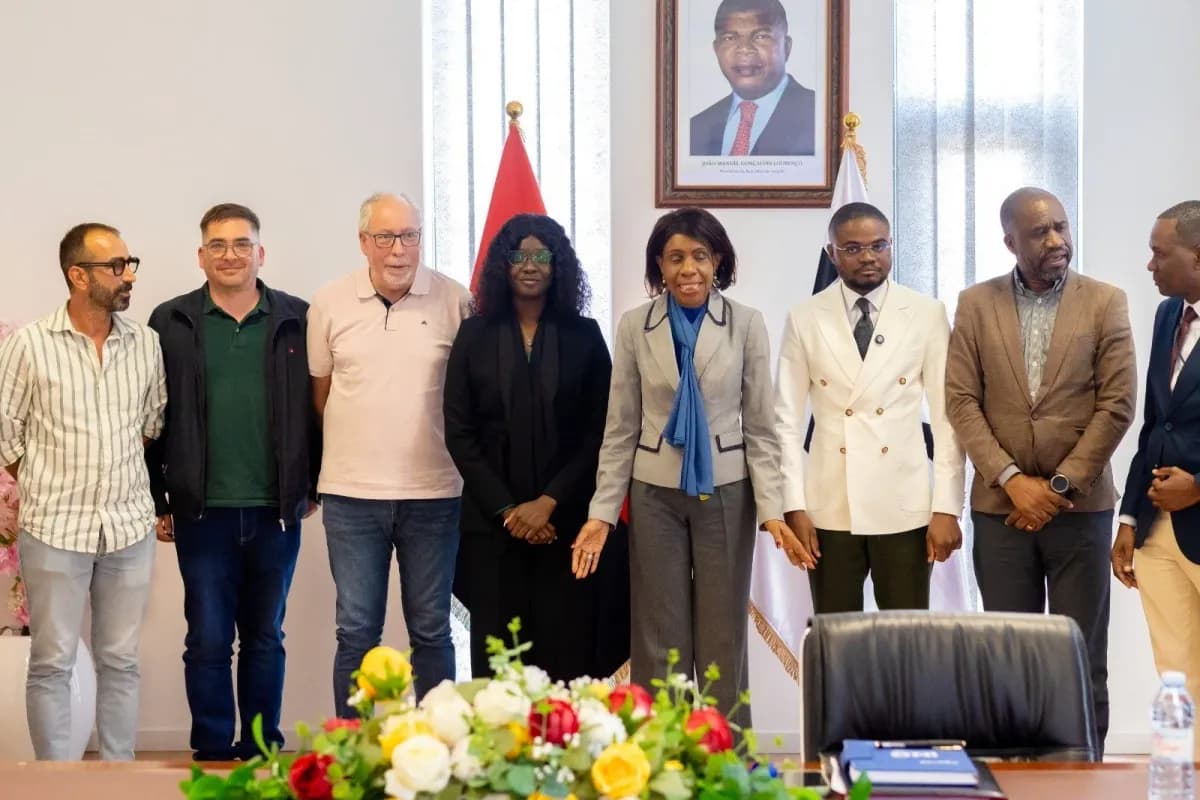 Membros da UPOOP, IFOOA e INQ de Angola