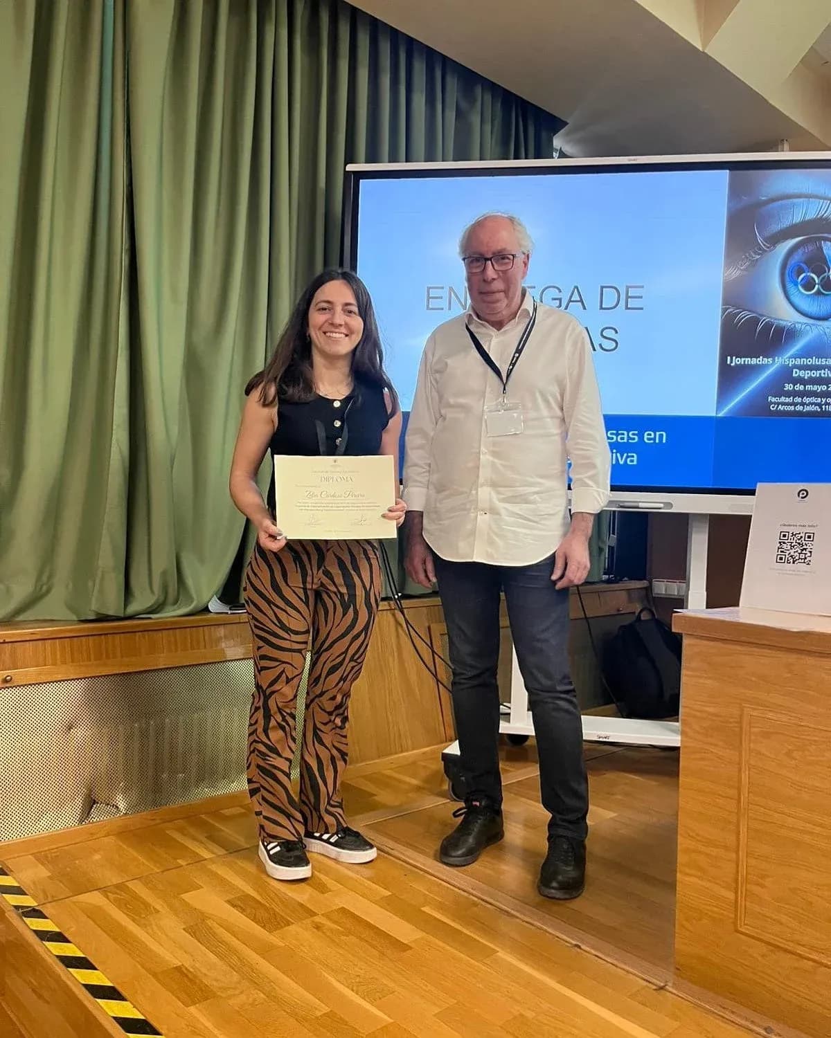 Entrega de diploma a aluna Portuguesa que frequentou Pós graduação em treino visual desportivo da Universidade Complutense de Madrid